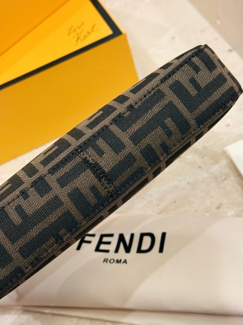 e1eab8963c.jpg 190 box
size:25*14cm
Fendi Underarm Bag/Mahjong Bag
Really perfect!
Love, love, love!
Handheld, Underarm, Crossarm
