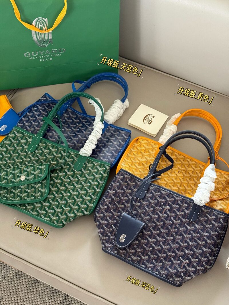 e20abc2eb1.jpg 205 no box/upgraded version
size:20*19cm
Authentic mold making and plate making,
Customized Goya pattern material ?
Paired with imported Italian calf leather, Goyard shopping bags have undergone multiple research and improvements, continuously en...