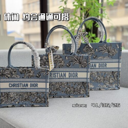 Color card ??
DIOR Dior Riviera Book Tote Embroidered Tote Bag Tote Bag Shopping Bag Tote Bag Handbag