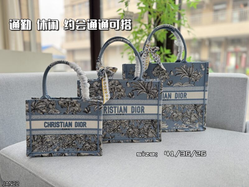 Color card ??
DIOR Dior Riviera Book Tote Embroidered Tote Bag Tote Bag Shopping Bag Tote Bag Handbag
