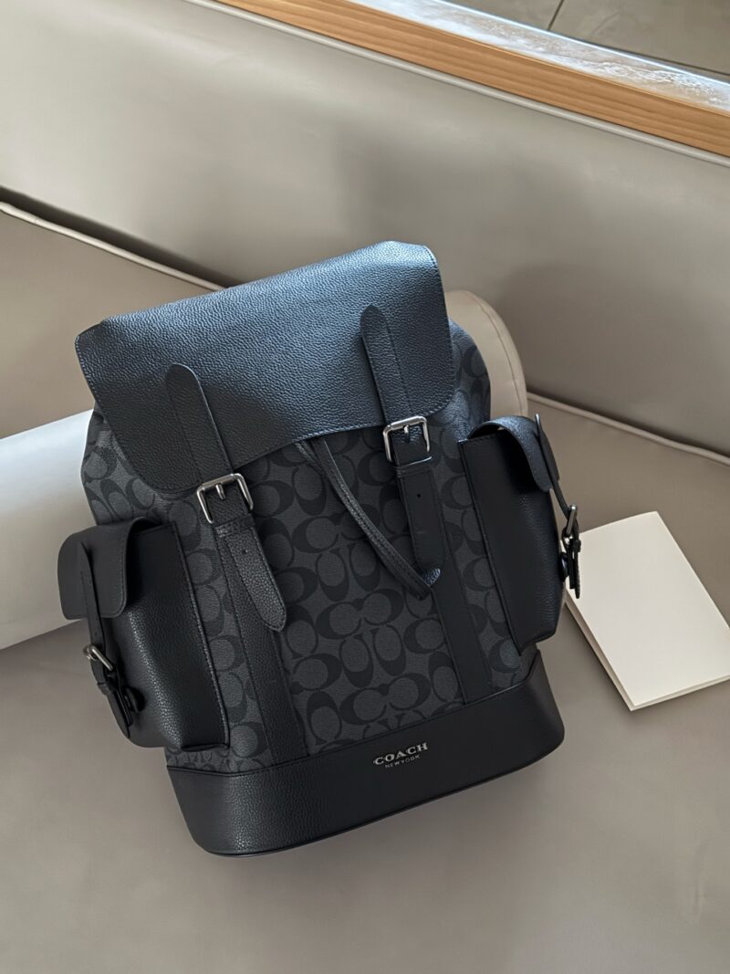 e22b82f2a9.jpg 260 without box
size:30*40cm
Choose this one! Sending my boyfriend!
C Classic Charcoal Black Grey Backpack
Old flower spliced cowhide!
The overall texture is very good!
Very atmospheric! The structure feels great!
The sense of hierarchy is also gre...