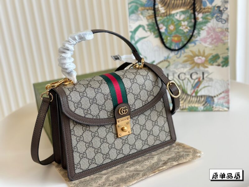Complete packaging
Gucci's new Ophidia handbag collection NEW
The Gucci Ophidia collection continues to grow and expand, bringing stunning new products every season. This handbag is one of the Epilogo: series and comes with a detachable shoulder stra...