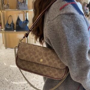 Coach's New Year's bestseller is here~
Many sisters like the brook flap chain
I am willing to become the god of cost-effectiveness for Coach for 25 years!!!
Compact and exquisite Working, commuting, leisure, and going out of the street are no problem...