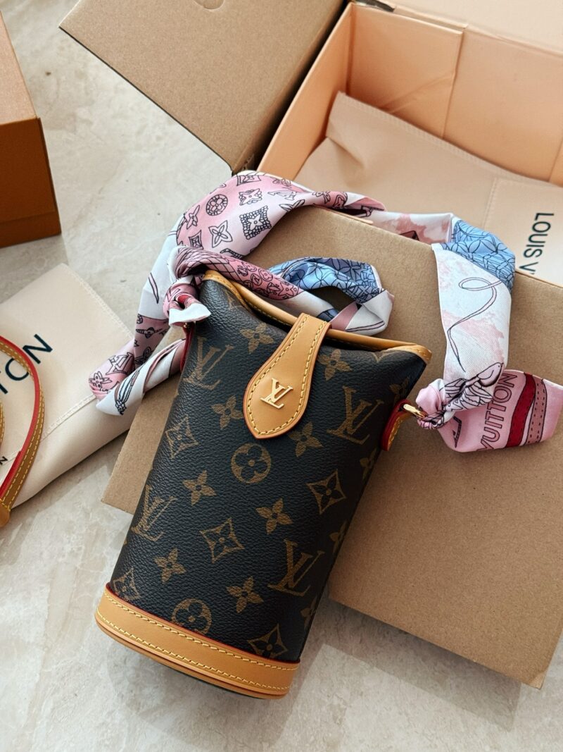 A scarf can be used as a shoulder strap!