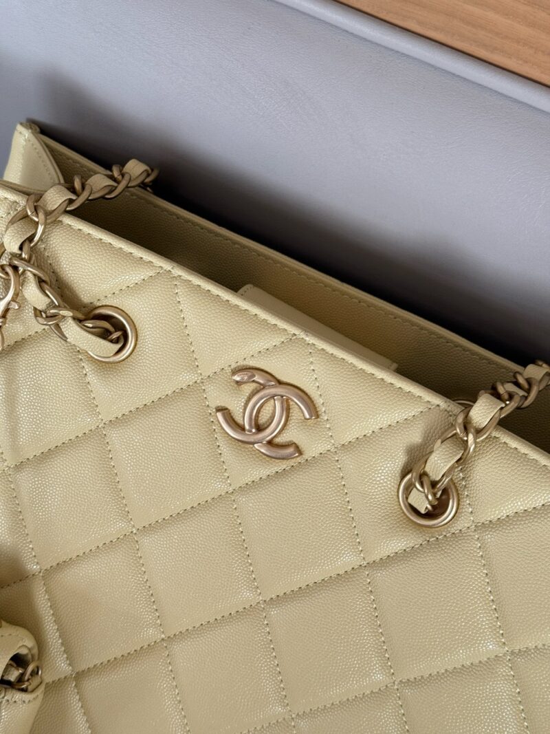 265 box
Grandma Xiang's color is absolutely stunning/stunning
size：30*24cm
Xiaoxiangjia Tote Shopping Bag "Buy One Get One Free"
Shopping bags can be tempting
Cute and lovely chicken yellow/very suitable for summer color matching
It feels soft and ...