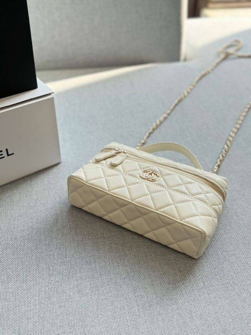 e3fb9cd486.jpg 210 Complete Gift Box Set
size:19×12
CHANEL 25C Handheld Logo Caviar Lunch Box Bag Makeup Box Makeup Box Bag Chain Bag Shoulder Cross Shoulder Handbag
Fragrant lunch box hobo
Also known as a wandering bag
The bag is lightweight and has capacity
Ex...