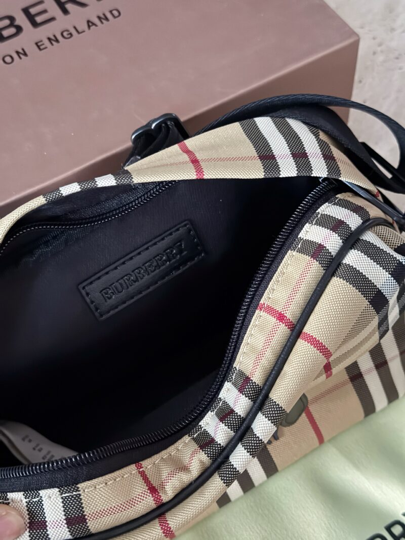 205 box
size：22*15cm
Bur's new camera bag
Latest Fabric Pattern!
Daily trendy clothing,
Fashionable outfit, no problem at all!
Both men and women can take responsibility for their appearance!