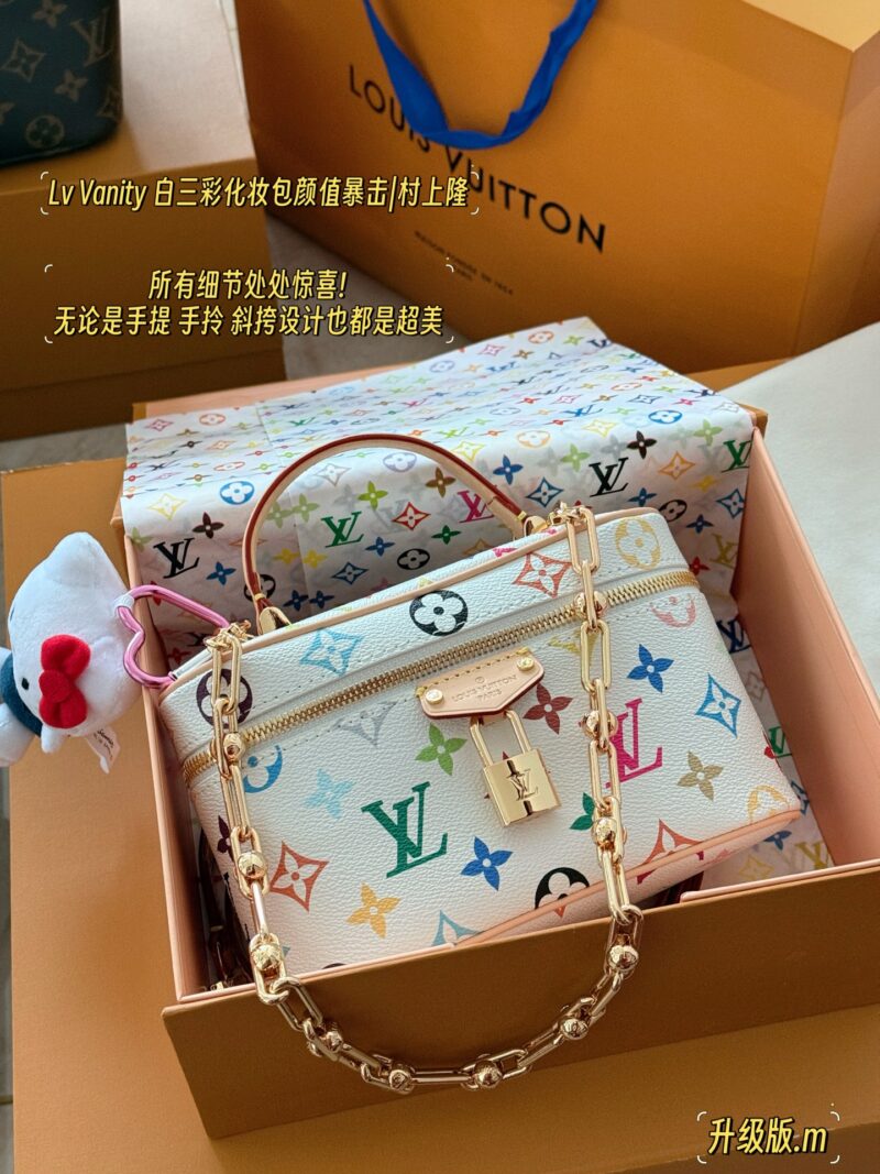 e44f1f9b1f.jpg 310 box upgrade version
size:19*12cm
L Home Vanity Small Box White Tri Color
?? Equipped with two shoulder straps and cute dolls
Super convenient and practical!
Who really sees who falls in love
The feeling of sinking at a glance upon seeing th...