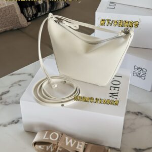 245 Pack (Upgraded Version)
Size: 30 * 20cm (small)
CarryAll, the strongest member of the L family,
Cute and casual are all okay, haha
Carryall is really strong!
Comes with a storage wallet,
The cost-effectiveness is unparalleled online now
Search fo...