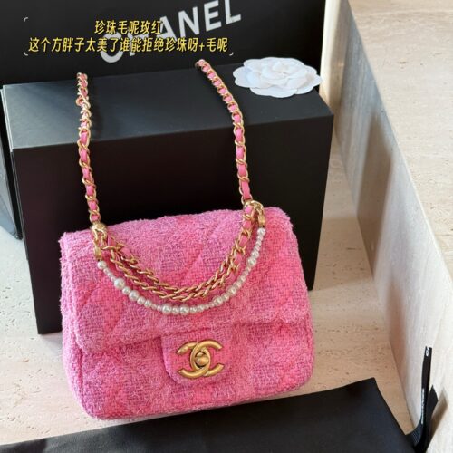 240 boxes
size：17*13cm
Xiaoxiang's woolen pearl CF
Madam, Madam is so beautiful
A bag so beautiful in my heart
Woolen weaving is perfect for summer!
The appearance is too high!