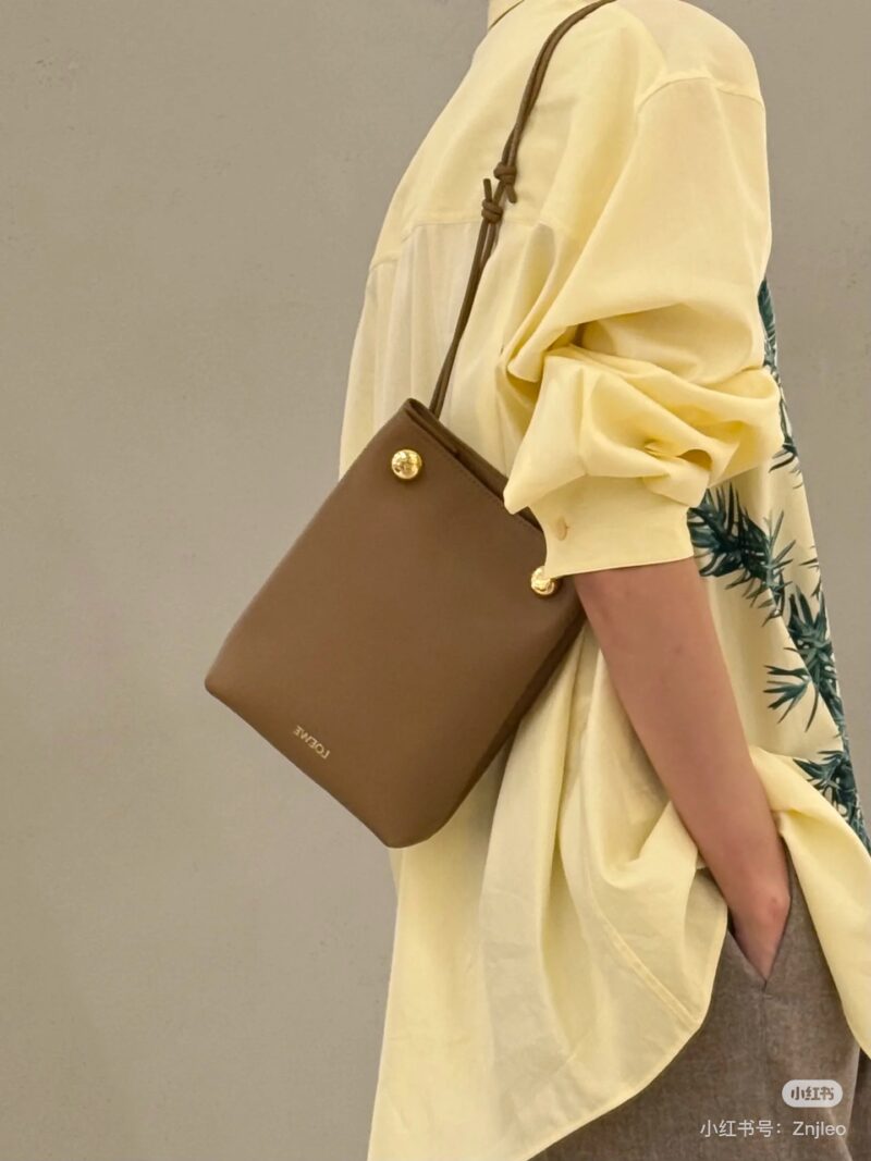 e55bf6d426.jpg CARAMEL COLOR