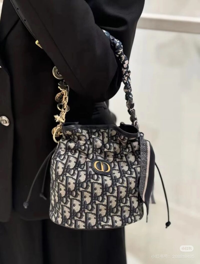 e5e75442ae.jpg Dior Old Flower Little Lucky Bag