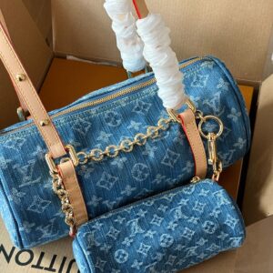 290 boxes
Size: 27 * 13cm (large bag)
15 * 6.5cm (small bag)
24 Spring L Home Denim Denim New Collection
Rocket at the beginning of the New Year
My favorite of this classic remake is the one shoulder Barbican Dragon. Who wouldn't be tempted by it!!
V...