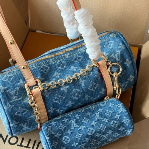 290 boxes
Size: 27 * 13cm (large bag)
15 * 6.5cm (small bag)
24 Spring L Home Denim Denim New Collection
Rocket at the beginning of the New Year
My favorite of this classic remake is the one shoulder Barbican Dragon. Who wouldn't be tempted by it!!
V...