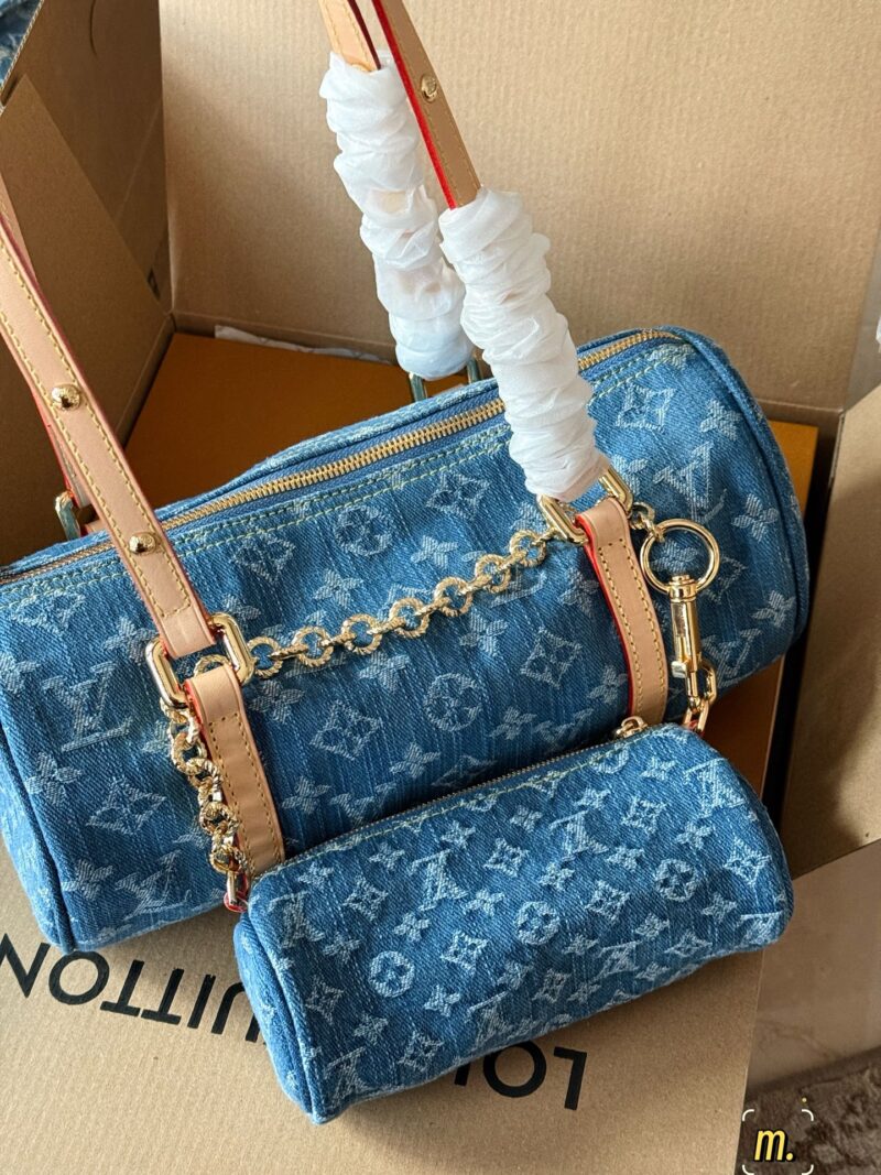 e756027c0a.jpg 290 boxes
Size: 27 * 13cm (large bag)
15 * 6.5cm (small bag)
24 Spring L Home Denim Denim New Collection
Rocket at the beginning of the New Year
My favorite of this classic remake is the one shoulder Barbican Dragon. Who wouldn't be tempted by it!!
V...