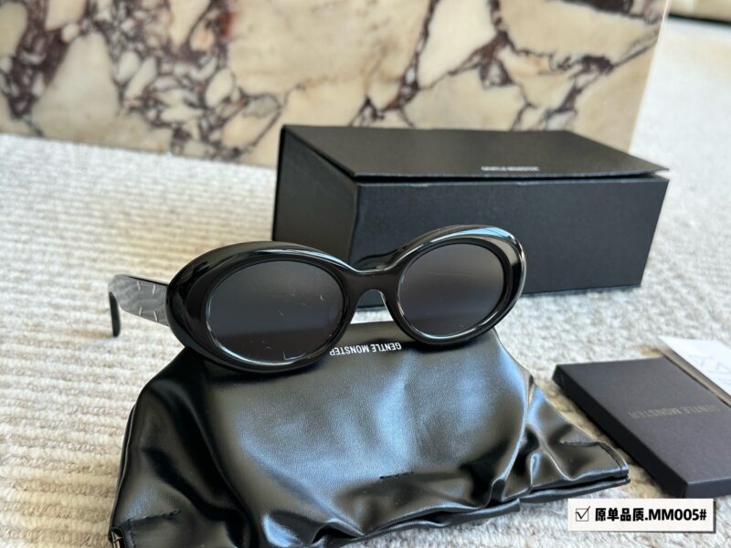 GM MM005 Sunglasses P205
Cool and spicy!
I really want to weld these black framed sunglasses onto my face [MM005]
”Magira collaboration sunglasses are here
The rounded cat eye style
A whole trendy living!
The favorite of fashionistas!