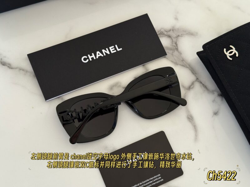 e83c27097c.jpg 220 sets of complete packaging
Chanel's Mandarin Duck Legs, also known as the "Out of Stock King",
It's too high-end and spicy~
Xiaoxiang's sunglasses
It's too touching on my girlish heart,
Cool and cool~
Effortlessly trendy~It's also great to have a...