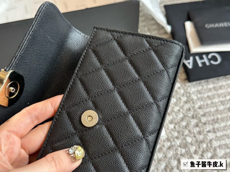 e84dc00723.jpg Caviar Cowhide 260 Pack
size:19*10cm
Xiaoxiangjia 23Kelly Mobile Bag
This bag type is a whole love to live in
Little Kelly Grandma/Exquisite and Cute/
You can put your phone on
Can be carried by hand or slung diagonally
The caviar cowhide is too pe...