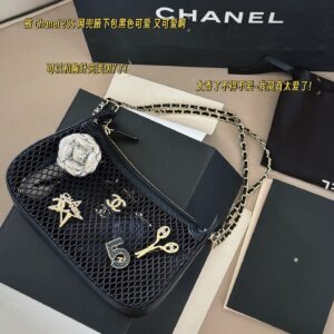 210 230 (brooch) box
size：26*16cm
Xiaoxiangjia 25S fishing net bag
You can DIY it perfectly with the brooch! （ ?? The style of the brooch is fixed! ）
It's too fragrant to love
There is also a small card bag inside, which can hold some chang...