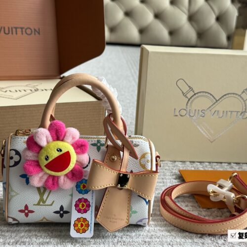 215 Remastered Edition (Comes with Box)
size：16*10cm
Murakami Takashi Joint Cooperation Payment
L Home SS2022 Speedy Nano
Purchasing channels
Taiwanese customers order vintage flowers+hardware+color changing leather
The shoulder strap can be disass...