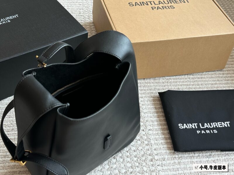 e88b5ebf42.jpg 235 cowhide
Complete packaging
size:24 20cm
YSL Rose Hobo Underarm Bag
The next hit is it!
Lightweight and full of fashion sense!
It's really a great back!!