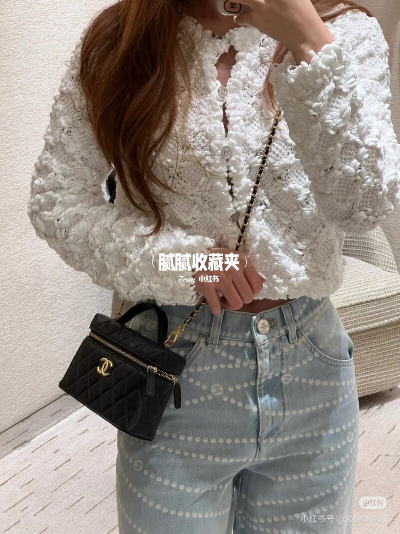 e8c4900a66.jpg Chanel brushed gold emblem