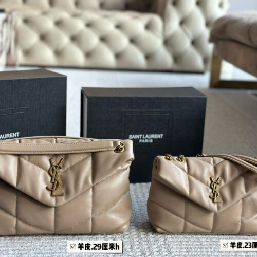 300, 190 with box sheepskin
Size: 29 * 22cm (large)
23 * 16cm (small)
YSL Cloud Bag
LOULOU PUFFER 
Quilted lamb leather bag
Like embracing clouds ?? General feeling