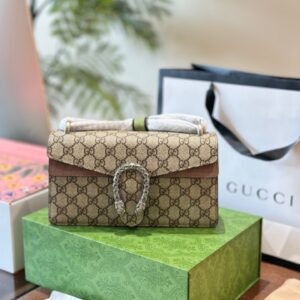 Gucci Diamond Button Wine God P270
Many people say this bag is the tears of the times, but I believe it is the beauty of love~~
Gucci Dionysus' wine god bag was released at the 2015 autumn/winter women's fashion show, and in 2022, a new diamond butto...