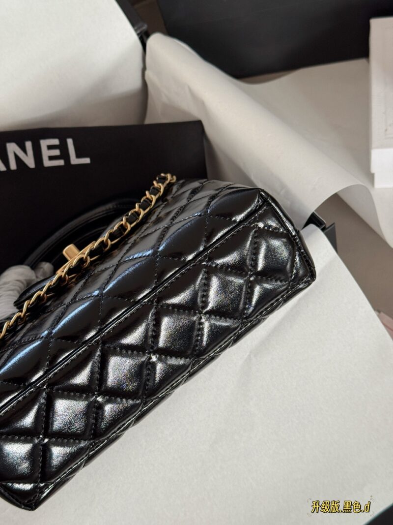 e951d1adcd.jpg 195 box
size:20*12cm
Xiaoxiang's 23k Kelly
The most beautiful 23k, the oil wax skin looks so good! I have the impulse to immediately drop the sa!
520 carry this Chanel!
Cowhide quality