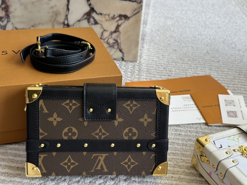 260 boxes
size：19*12cm
L Home TRUNK Box Bag
Trunk Box Grass Planting
A and S!
Details are super fine