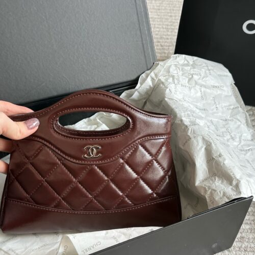 195 box
size：20*15cm
Xiaoxiangjia's 23a is worth buying
Cute and Loving Horizontal Version 31
Chanel has been replicated again
The new 31 bag model has released a mini size
Who can withstand this!
Xiaoxiang's true love fans must join!
A pack is har...