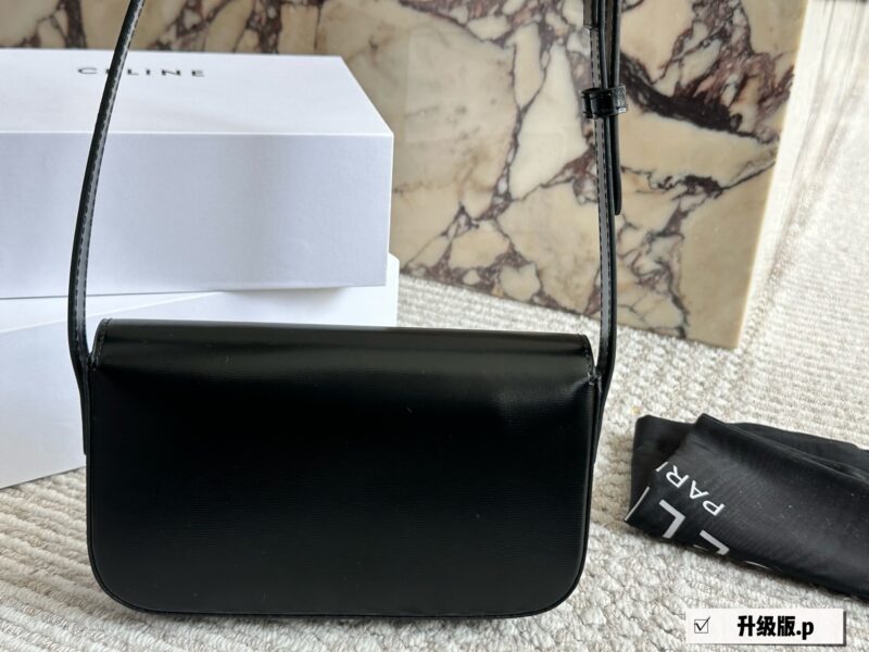 220 boxes
size：20*11cm
Celine super beautiful armpit bag Arc de Triomphe
?? Upgraded version for reshipment
Retro sexy versatile small bag
Don't miss it!!
?? Cowhide leather