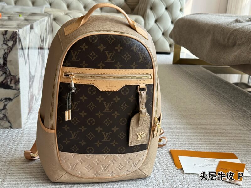 430 layer cowhide
size：32*43cm
The recently popular new backpack
Hobo cargo is on fire!
Because of the upper body! Exactly! Okay! Look!
L's latest backpack
High appearance and super practicality!!!