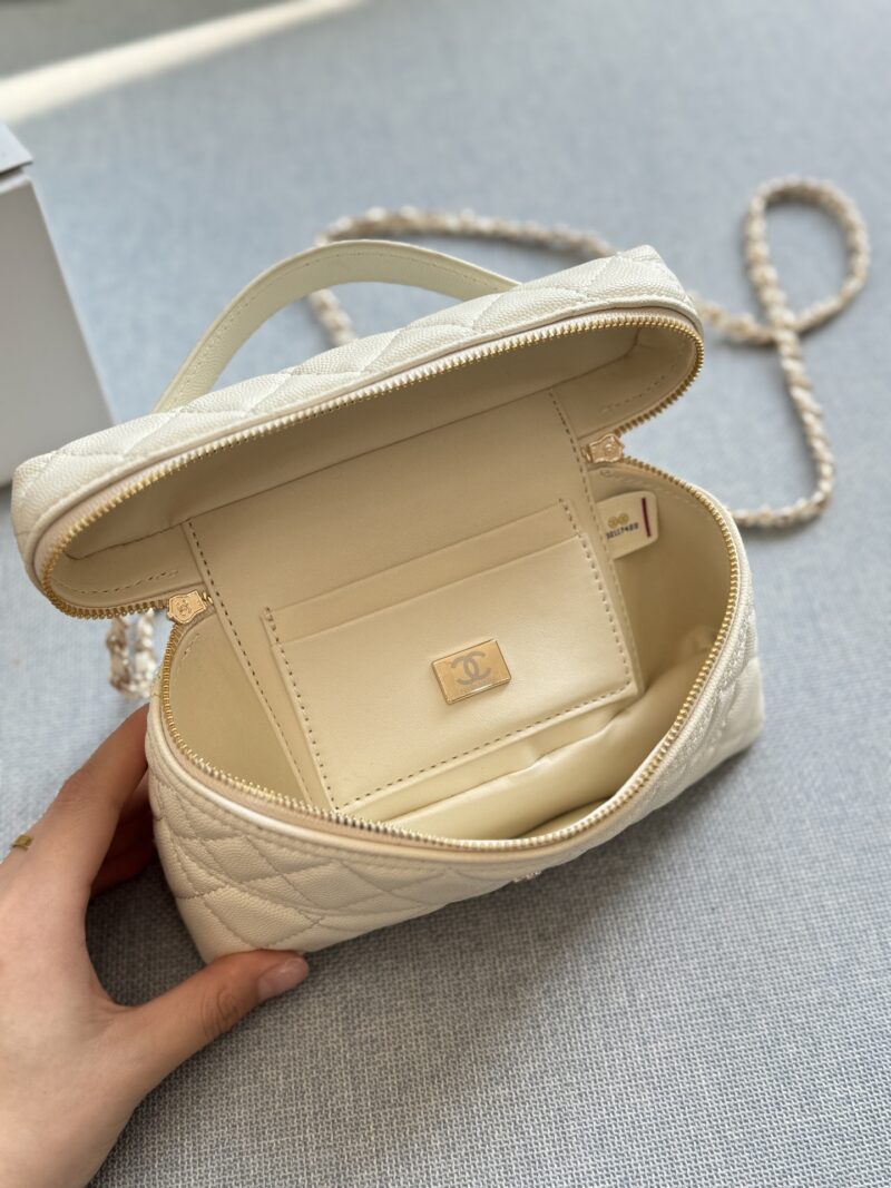 eb251fbb8b.jpg 210 Complete Gift Box Set
size:19×12
CHANEL 25C Handheld Logo Caviar Lunch Box Bag Makeup Box Makeup Box Bag Chain Bag Shoulder Cross Shoulder Handbag
Fragrant lunch box hobo
Also known as a wandering bag
The bag is lightweight and has capacity
Ex...