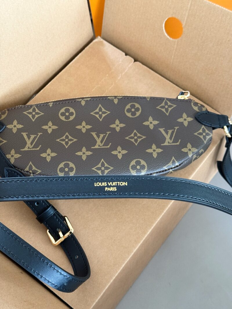 220 boxes
size：28*11.5cm
Keepit waist bag
The weight is almost negligible, so there will be no burden for running, exercising, or shopping!
It's super convenient to put AirPods in your big phone/front small bag!