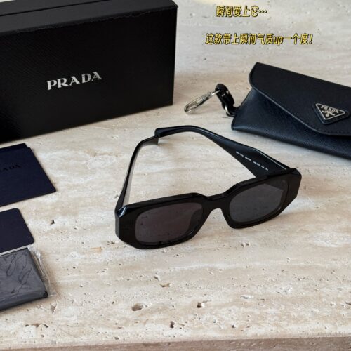 205 with complete packaging#
Sisters! Blow up these sunglasses!
Prad glasses/sunglasses
It's really versatile and beautiful!
I personally think it is suitable for all face shapes
And his face looks very small!!
Unlike traditional sunglasses, which ha...