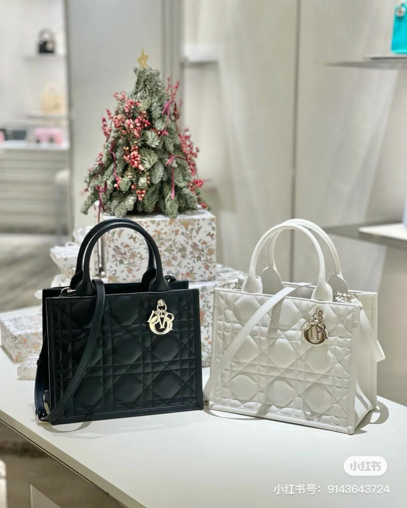 Dir new tote