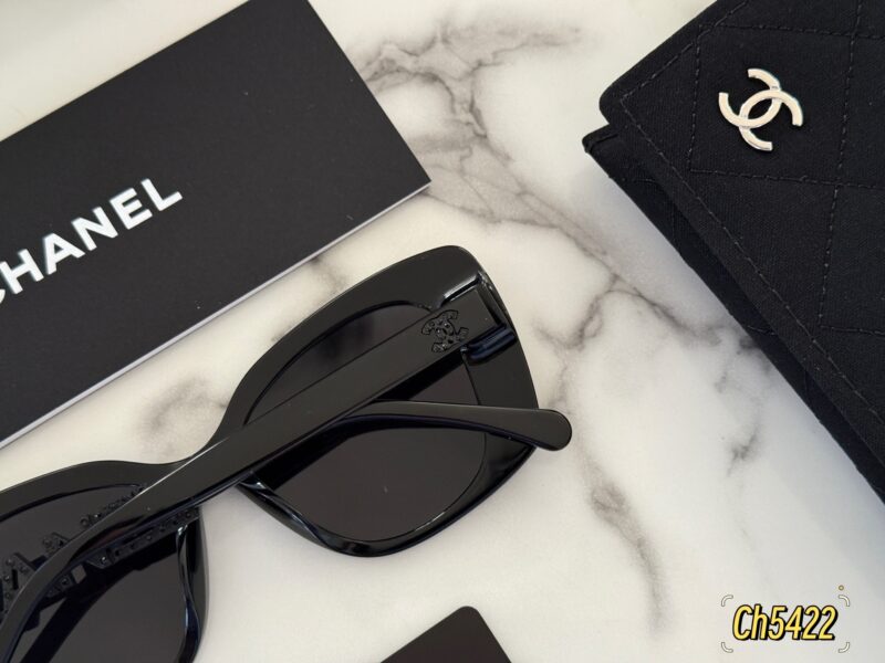 ed86aad3d2.jpg 220 sets of complete packaging
Chanel's Mandarin Duck Legs, also known as the "Out of Stock King",
It's too high-end and spicy~
Xiaoxiang's sunglasses
It's too touching on my girlish heart,
Cool and cool~
Effortlessly trendy~It's also great to have a...
