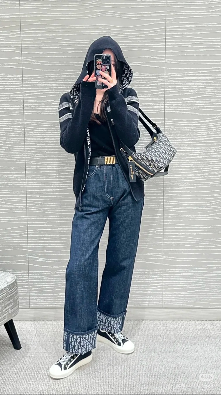 edab079daa.jpg Dior 2025 new model! NEw/Online Launch
The new model that will be launched in early spring 2025 is here
The picture is taken in medium size, very casual and fashionable style # toujours # Dior # Dior new style # Dior