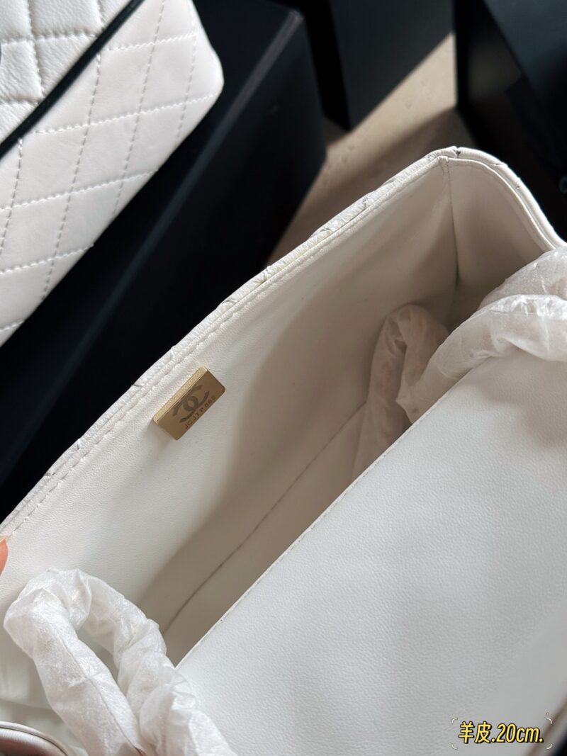 305 295 box sheepskin
Size: 20 * 12cm (large)
18 * 13cm (small)
Xiaoxiangjia 25P New Manga CF
It's really beautiful .….
The physical object is super cute
Do you prefer white or black borders?