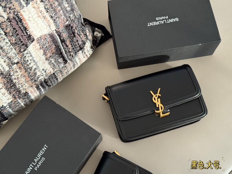 ee318ee373.jpg 225 230 box upgrade version
Size: 17 * 13cm (small)
23 * 16cm (large)
ysl Solferino
Original factory fine toothpick patterned Box cowhide,
The hand feel and flexibility of the leather surface are both very good!
The newly designed "L" letter is spli...