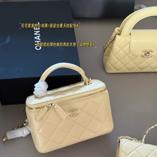 210 Pack
size：18*10cm
Xiaoxiangjia Handle Box Bag
Your upper body is full of immortal energy!
The smooth skin feels super comfortable to the touch
Crossarm/Handheld/
Summer chicken yellow/soft fufu drops super cute/