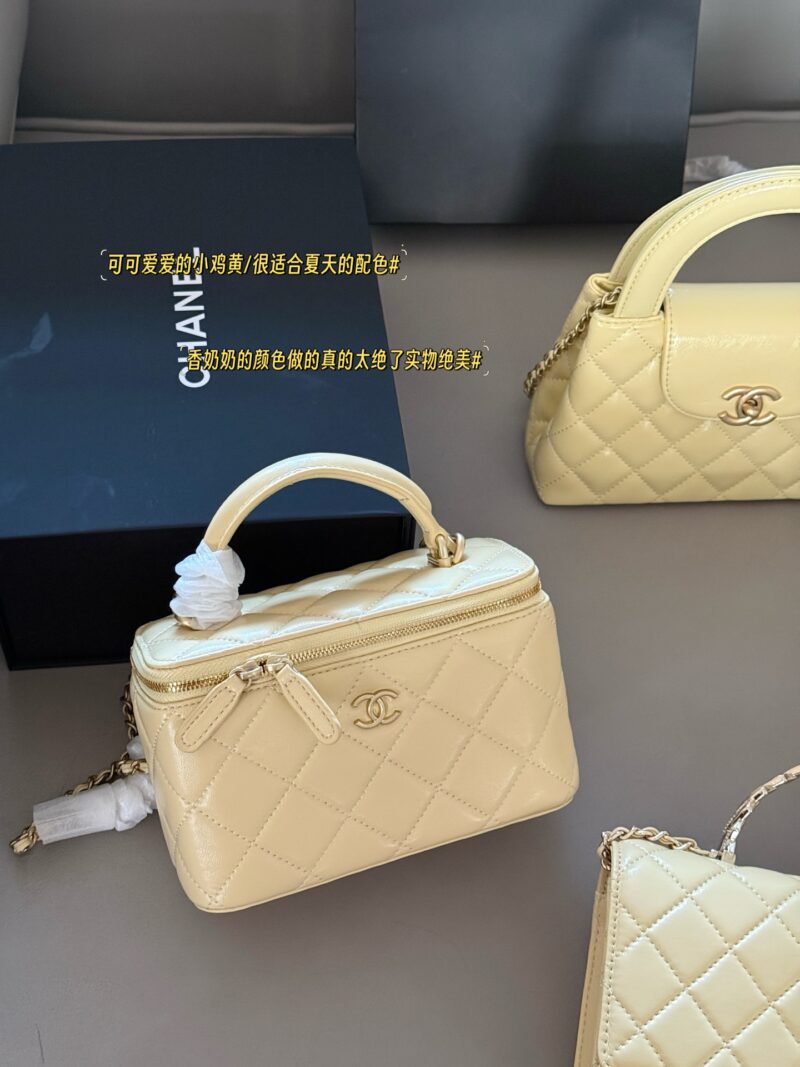 ee4923fd25.jpg 210 Pack
size:18*10cm
Xiaoxiangjia Handle Box Bag
Your upper body is full of immortal energy!
The smooth skin feels super comfortable to the touch
Crossarm/Handheld/
Summer chicken yellow/soft fufu drops super cute/