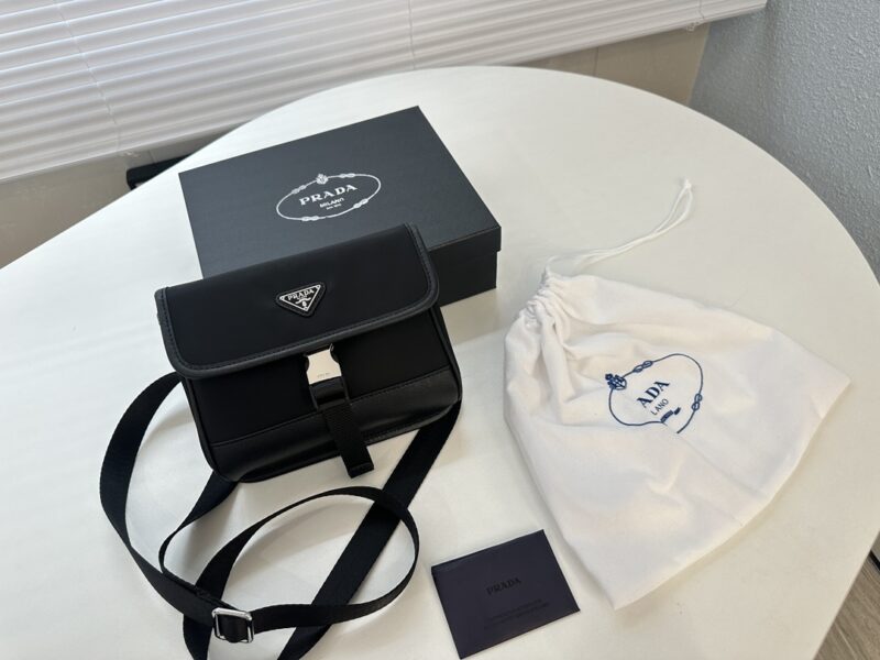 Complete gift box packaging ? Vertical PRADA ? Model 2020-2 Large Horizontal Mobile Phone Bag [Strong] Crossbody Bag Waist Bag Multi purpose unisex Milan Creation. Miuccia Prada's unique talent lies in her relentless pursuit of new ideas, blendin...