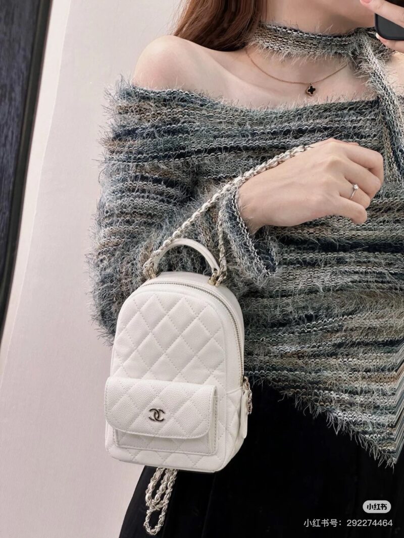 ef49d9b435.jpg Chanel caviar backpack