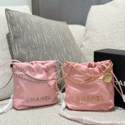 Chanel Mini Garbage Bag P250 Sheepskin
Can be carried by hand or slung over
The new season's C position! Get up the little girl who used to have a casual style with 22 bags
Can be carried by hand or slung over, exquisite and cute 18 × 20 box packaging