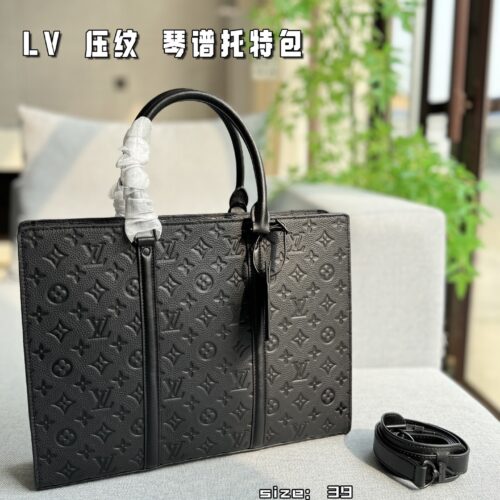 Cowhide 355
size：39×30
LV embossed music bag tote bag shopping bag handbag briefcase
Steady and atmospheric, fashionable and elegant, the classic color scheme of black and gray highlights the brand's iconic style! The embellishment of the dark pat...