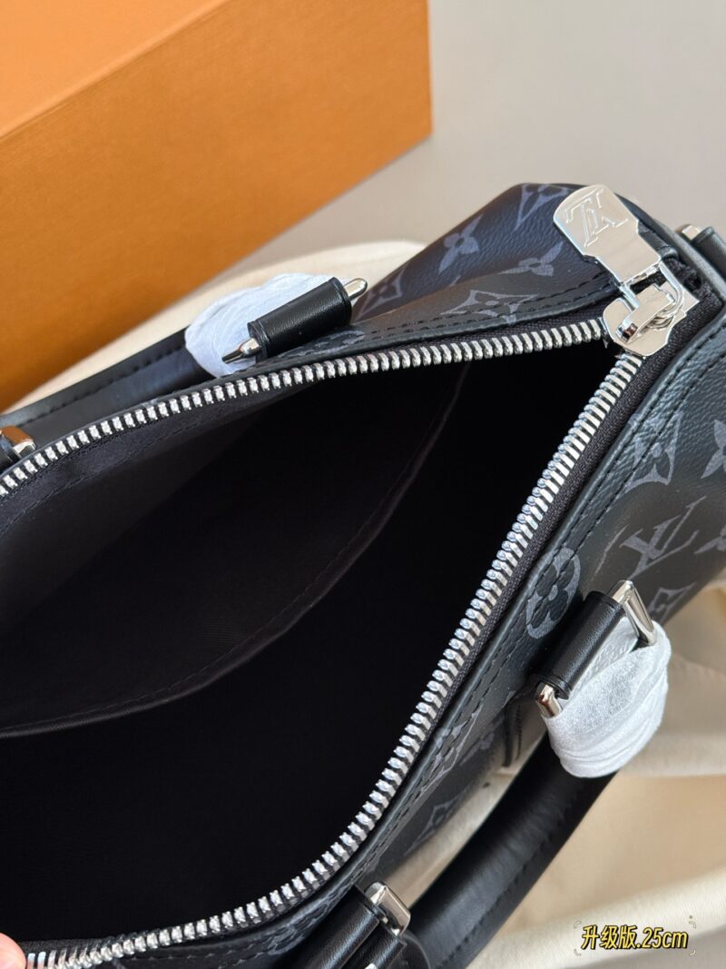 efca83b80e.jpg 240 pairs of boxes
Size: 24 * 15cm
L Home Keepall Pillow Bag
She's really cute!
A suitable keepall25 black warrior for thieves!
Male friends' battle bag
Search Lv Keepall25