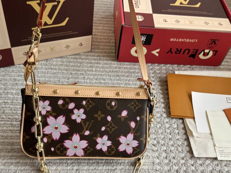 235 box
size：22*12cm 
L Home Mahjong Bun! Replica
?? Short shoulder straps! chain ??
Everything is available!!
Summer mahjong bag is more suitable, really fragrant armpit bag