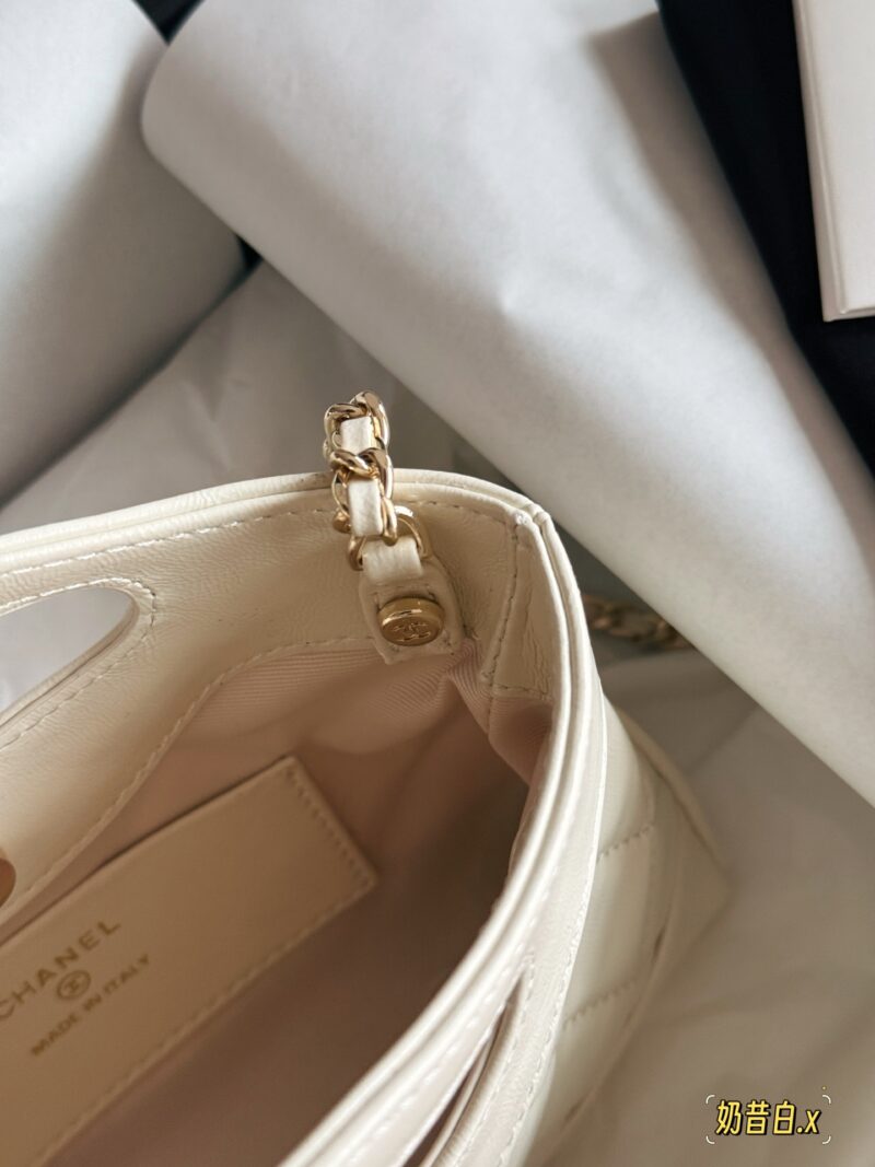 f027009cd5.jpg 200 box upgrade version
size:22*14.5cm
Xiaoxiangjia's 23a is worth buying
Cute and Loving Horizontal Version 31
Chanel has been replicated again
The new 31 bag model has released a mini size
Who can withstand this!
Xiaoxiang's true love fans must j...